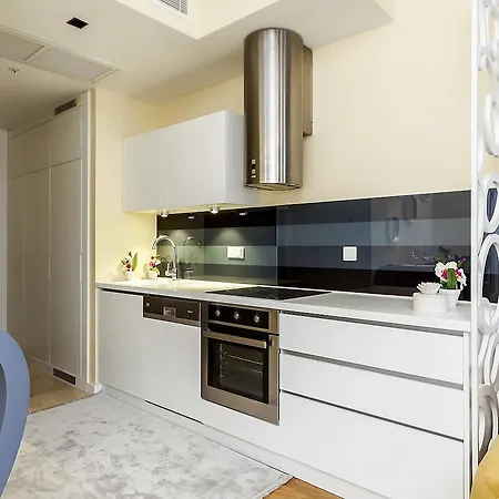 Отель Mera Suites Airport 3*